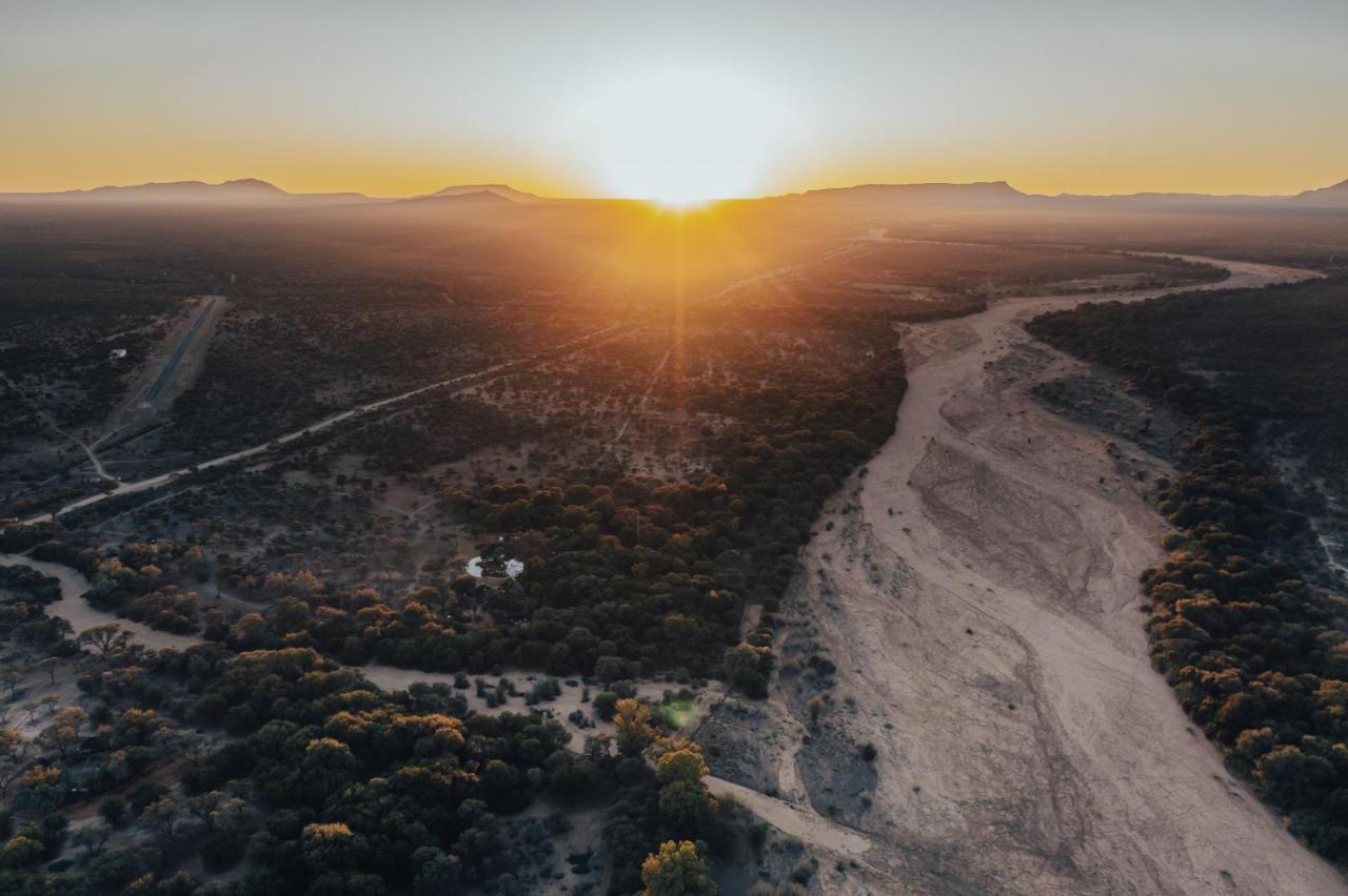 Omaruru Game Lodge エクステリア 写真